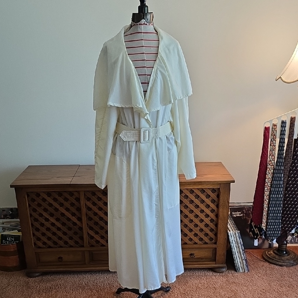 Hilary Radley - White Coloured Light Trench Coat with Belt